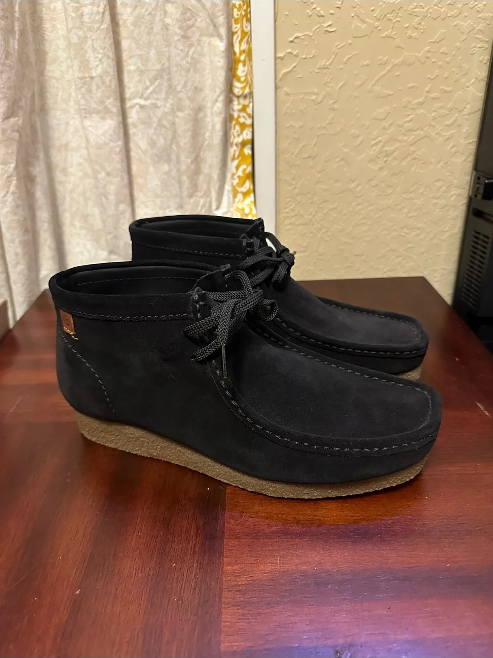 Clarks Shacre Chukka Boots Men's 10W Black Suede Gum Sole Square Toe Comfort
